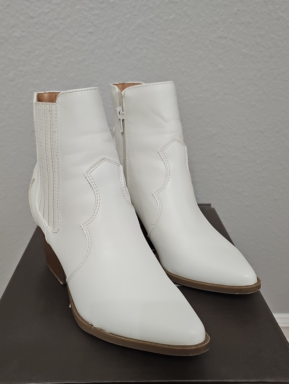 Indigo rd. White Pointed-Toe Western Ankle Boots
